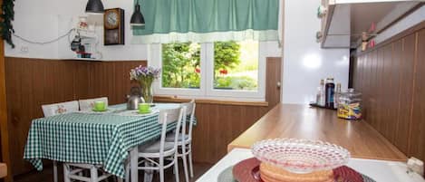 House | Private kitchen | Fridge, oven, stovetop, espresso maker