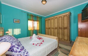 House - House Back to Nature (Drnis)