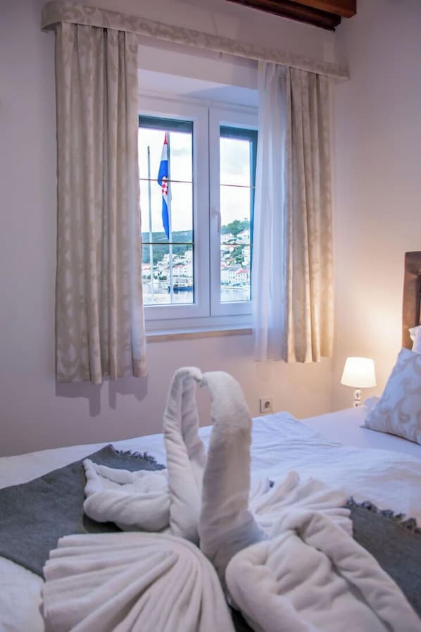 Zimmer (S204) | Zimmersafe, laptopgeeigneter Arbeitsplatz, kostenloses WLAN