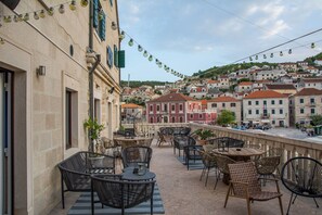 รับประทานอาหารกลางแจ้ง