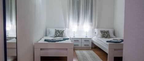 Kamer (S205) | Een kluis op de kamer, een laptopwerkplek, gratis wifi