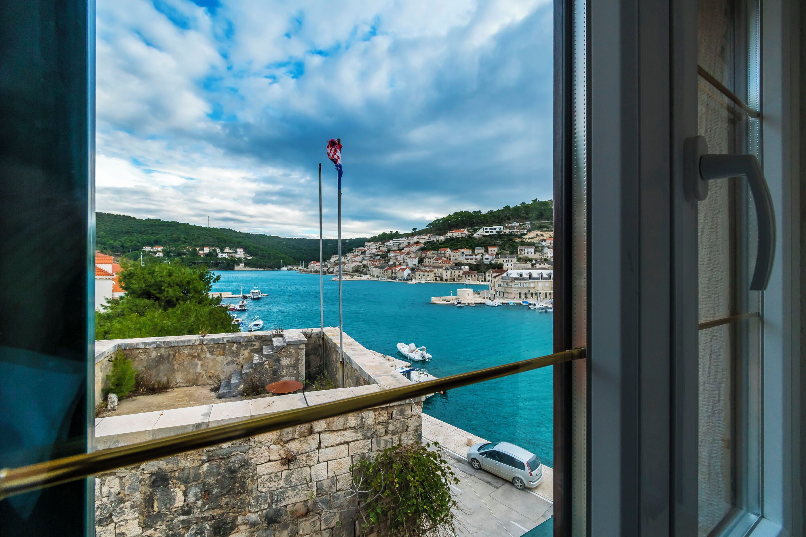 Phòng (S201) | Quang cảnh mặt nước