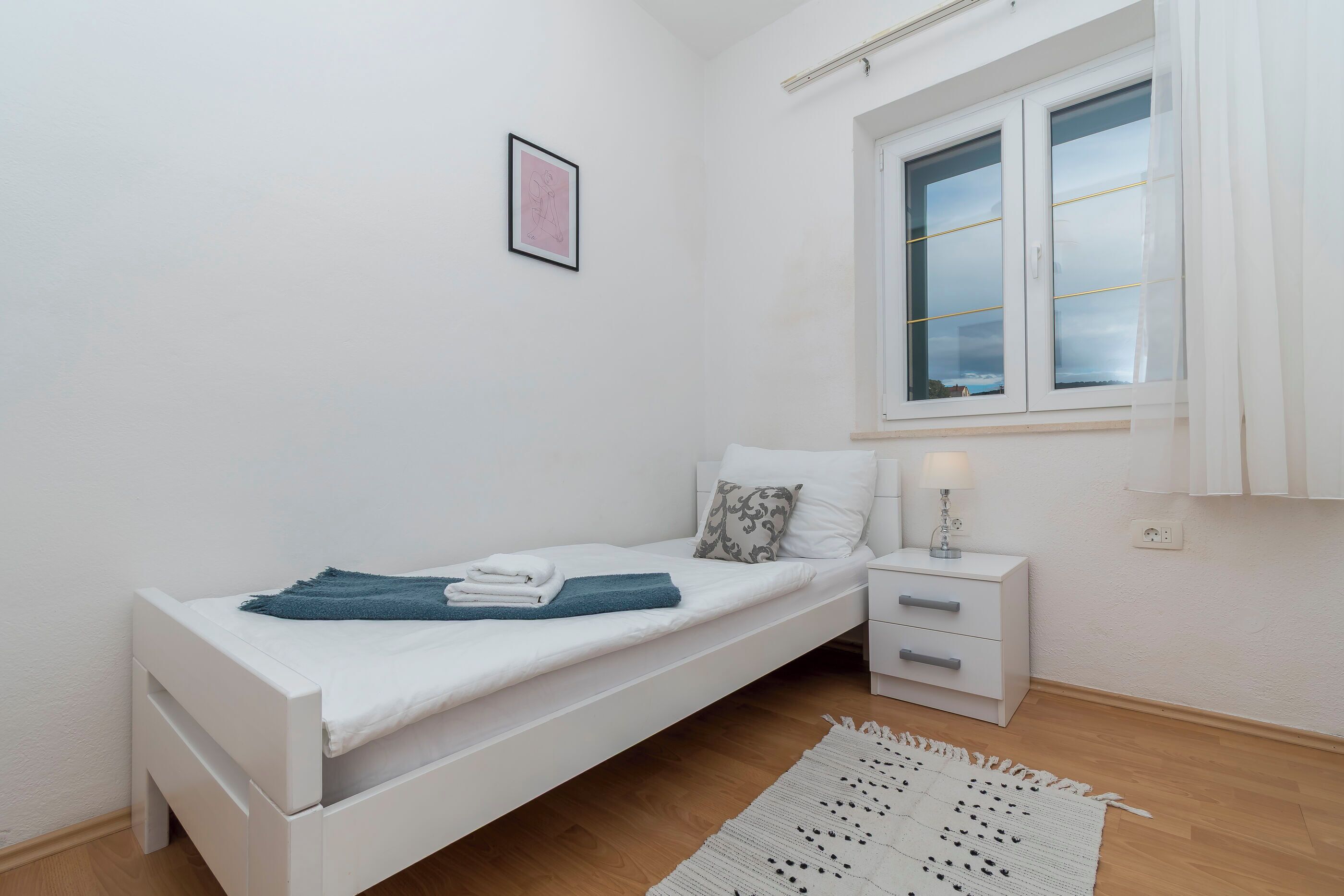 Room (S208) | In-room safe, laptop workspace, free WiFi