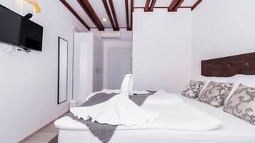 Room (S203) | In-room safe, laptop workspace, free WiFi