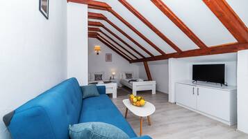 Quarto (S201) | Cofres nos quartos, espaço de trabalho para notebook, Wi-Fi de cortesia