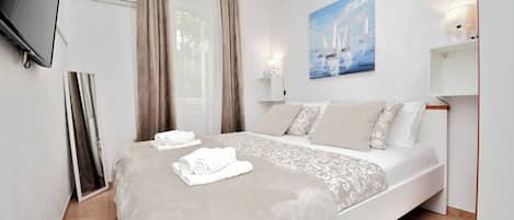 House | Iron/ironing board, free WiFi