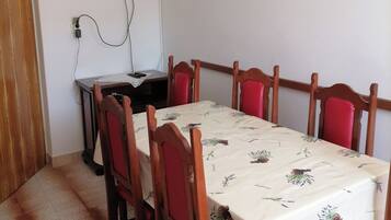 Apartment (A2) | Dining