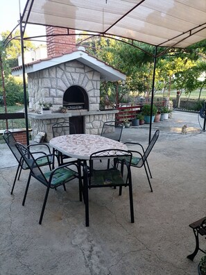Outdoor dining - Apartments Poldan (Rab)