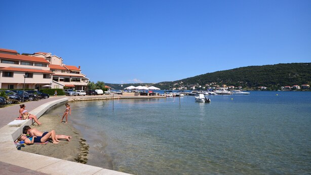 A waterfront hotel with a pool area, boats, and a clear view of the sea. - Apartments Poldan (Rab)