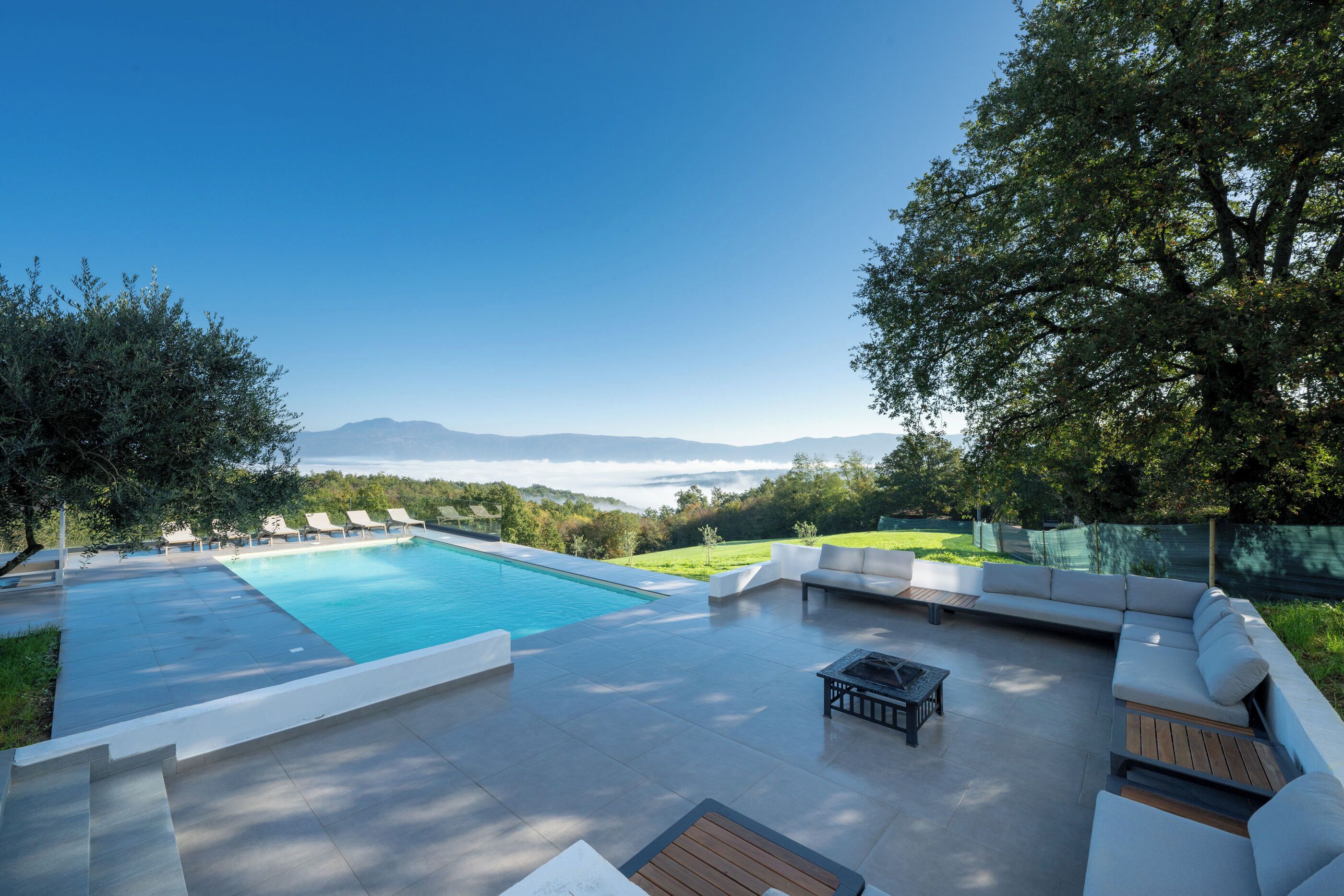 실내 수영장, 야외 수영장