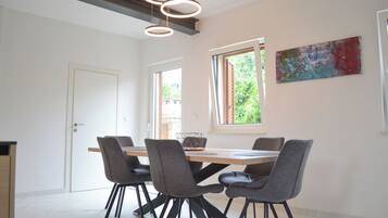 House | Dining