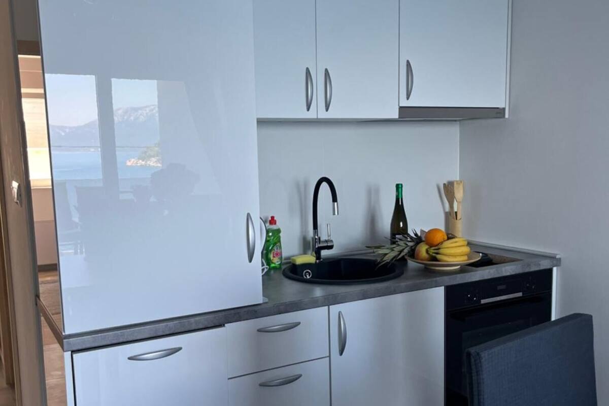 Apartment (A2) | Private kitchen | Espresso maker, fridge, oven, stovetop