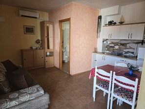 Apartment (A3) | Living room - Apartments Sunflower by the sea (Okrug)