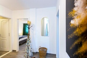 Apartment (A1) | Interior entrance - Apartment Coastal Urban Nest (Makarska)