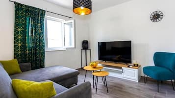 Apartment (A1) | Dining