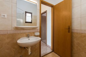 Apartment (A1) | Bathroom - Apartment Damjan (Kastelir-Labinci)