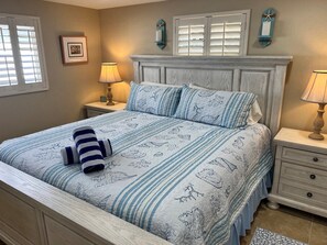 Free WiFi, bed sheets - D17 - From Sunrise Coffee to Sunset Strolls (Sarasota)