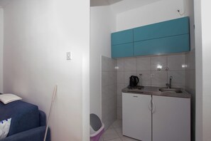 Fridge, stovetop, electric kettle - Apartments Dalmatino (Biograd na Moru)