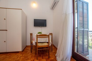 Apartment (A2) | Dining - Apartments Dalmatino (Biograd na Moru)