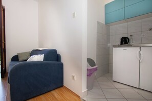 Fridge, stovetop, electric kettle - Apartments Dalmatino (Biograd na Moru)