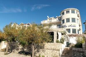 Beach nearby - Apartments Beach House Blace (Slivno)