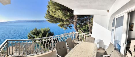 อพาร์ทเมนท์ (A1) | ระเบียง