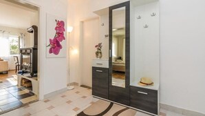 House | Interior entrance - House Bonaca (Zemunik Donji)