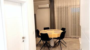 Apartment (A1) | Dining