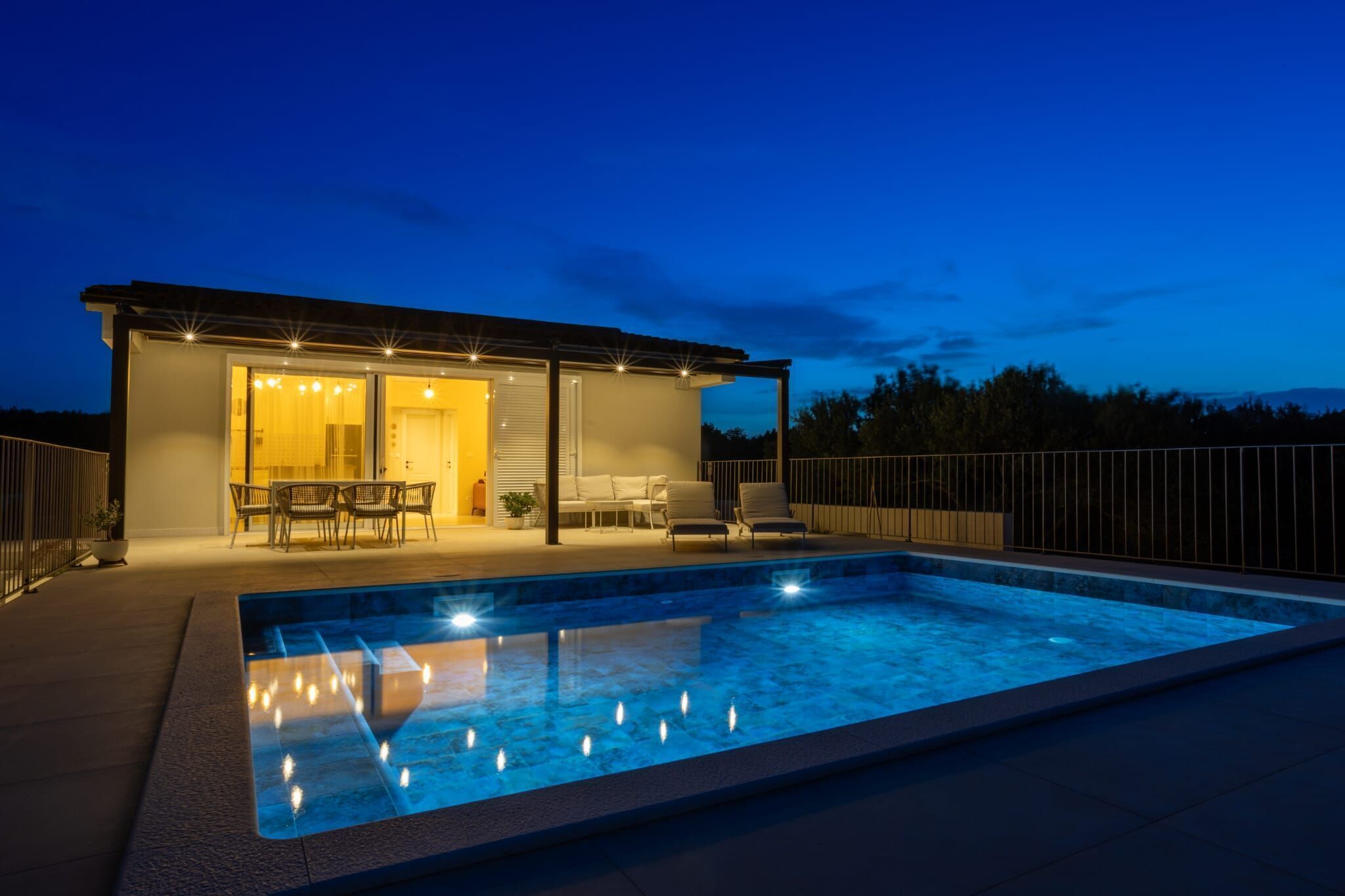 Piscine couverte, piscine extérieure