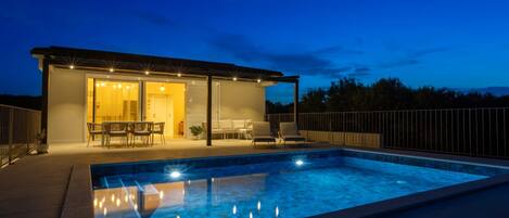 Piscine couverte, piscine extérieure