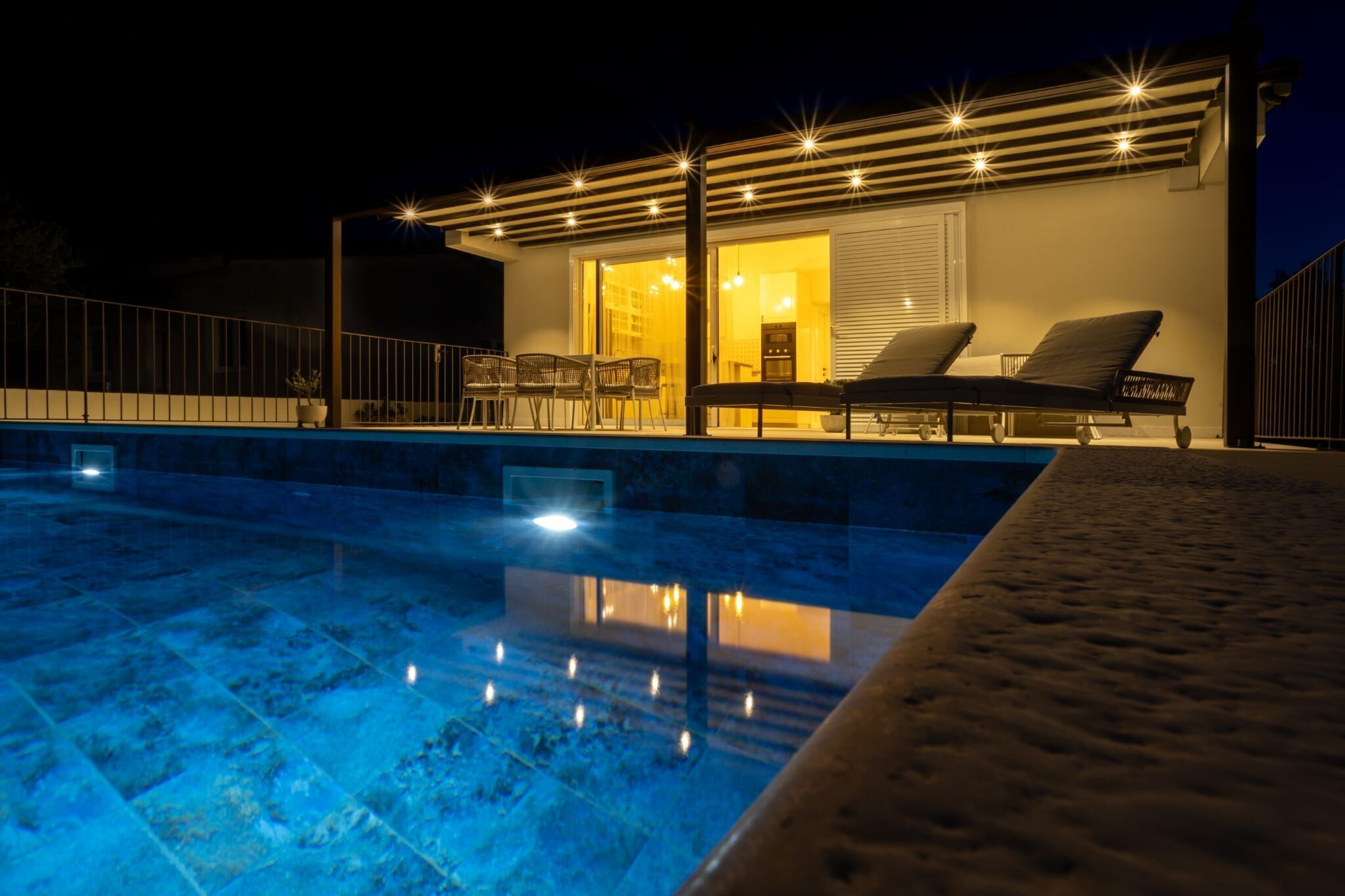 Indoor pool, outdoor pool