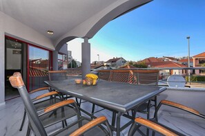Apartment (A1) | Outdoor dining - Apartment Viktor (Zadar)