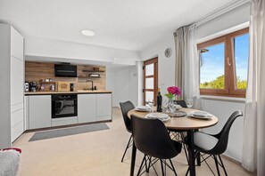 Apartment (A1) | Private kitchen | Fridge, microwave, oven, stovetop - Apartment Gradina (Vodnjan)