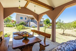 Outdoor dining - Apartment Gradina (Vodnjan)