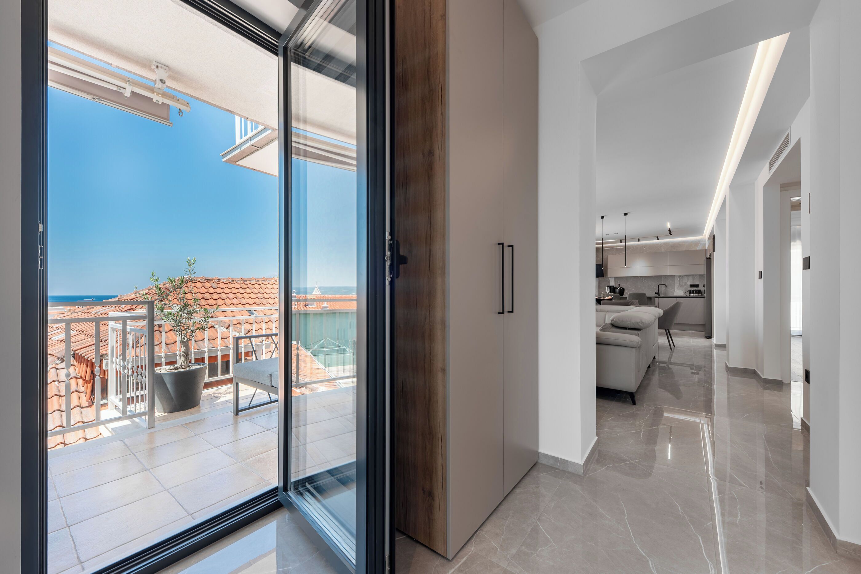 المنشأة من الداخل