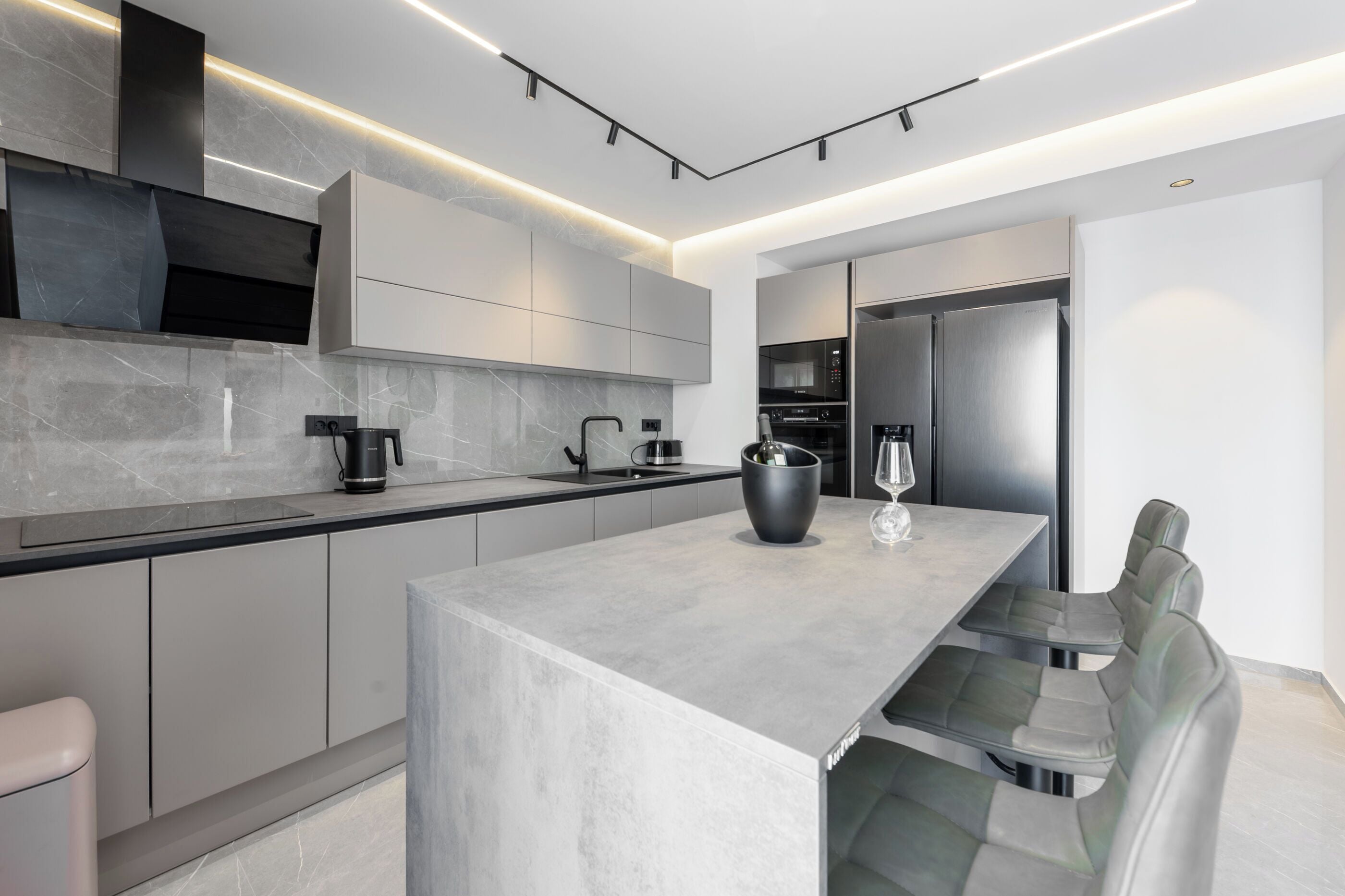 Apartment (A1) | Private kitchen | Fridge, microwave, oven, stovetop
