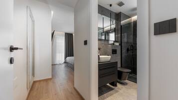 Apartment (A1) | Badezimmer | Dusche, Handtücher, Seife, Shampoo