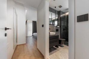 Apartment (A1) | Badezimmer | Dusche, Handtücher, Seife, Shampoo