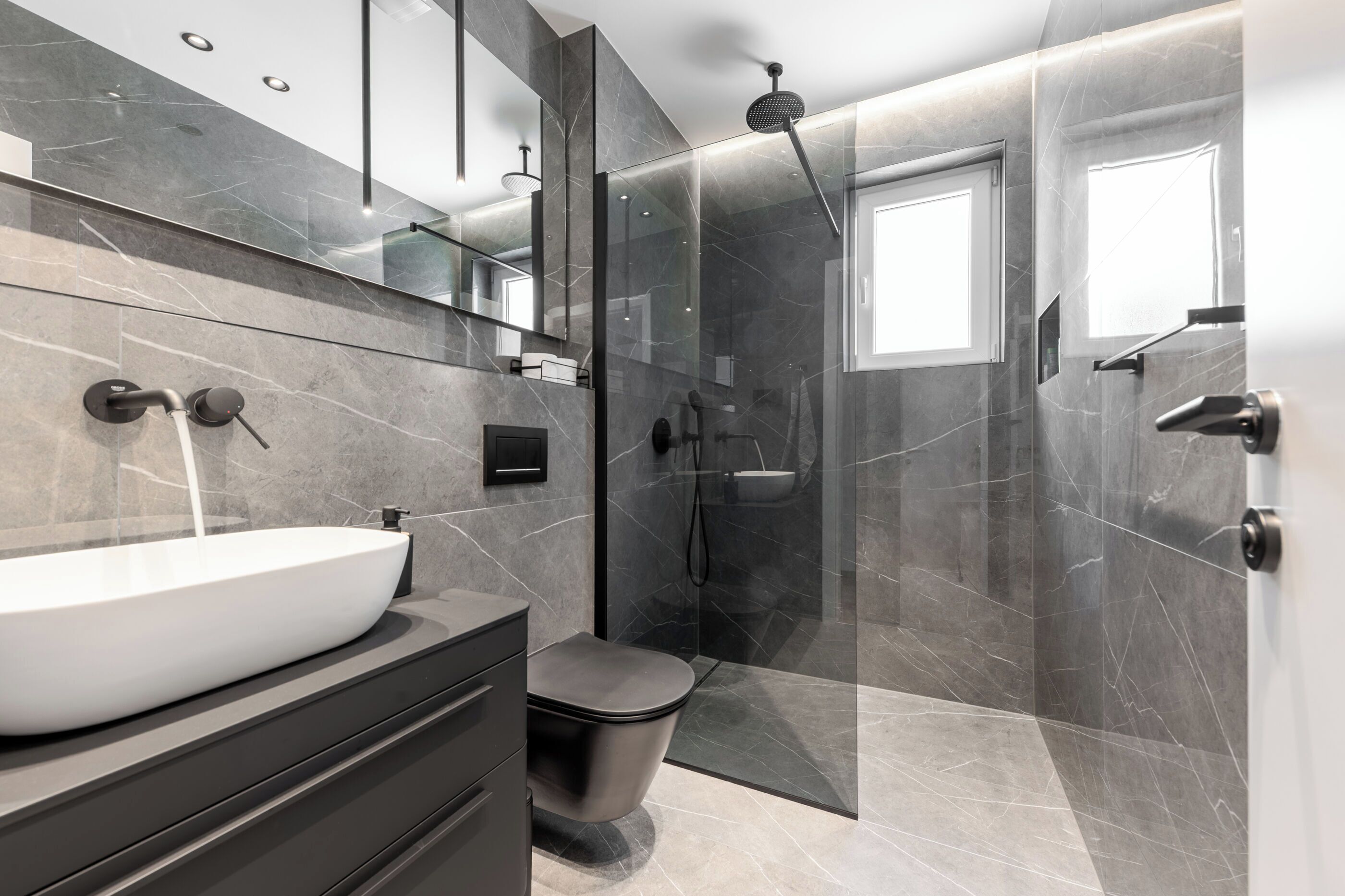 Apartment (A1) | Badezimmer | Dusche, Handtücher, Seife, Shampoo