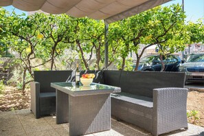 Outdoor dining - House Frane (Supetar)
