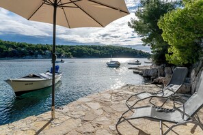 Beach nearby - Apartments Jase (Milna)