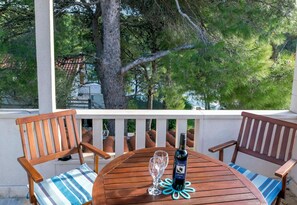 Apartment (A1) | Blick auf den Garten