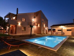 Outdoor pool, pool loungers - Apartment Vransko (Pirovac)