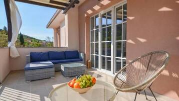 Apartemen (A1) | Teras/patio