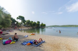 Beach - Apartment Vransko (Pirovac)