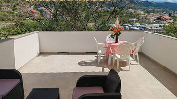 Apartment (A3) | Balkon