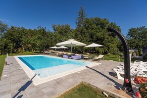 Outdoor pool, an infinity pool, open open 24 hours a day, pool umbrellas - Apartments Cetri Hrasta (Pican)
