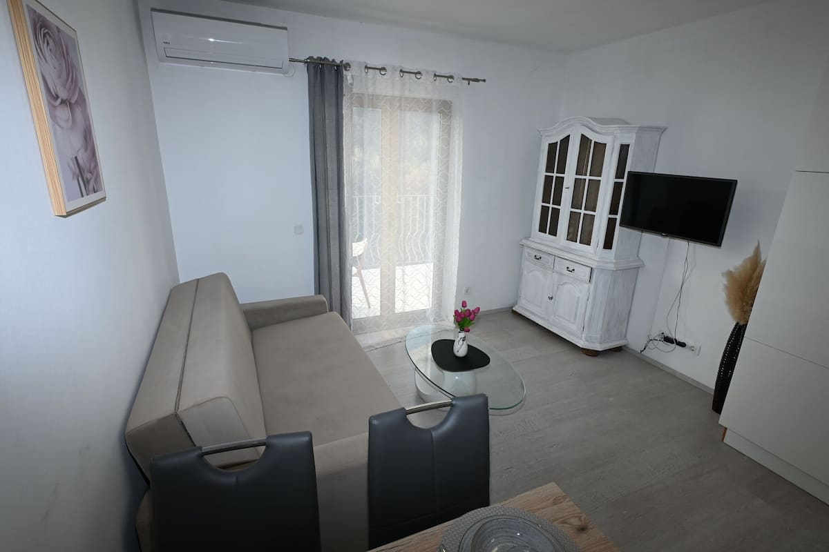 Căn hộ (A1) | Phòng khách