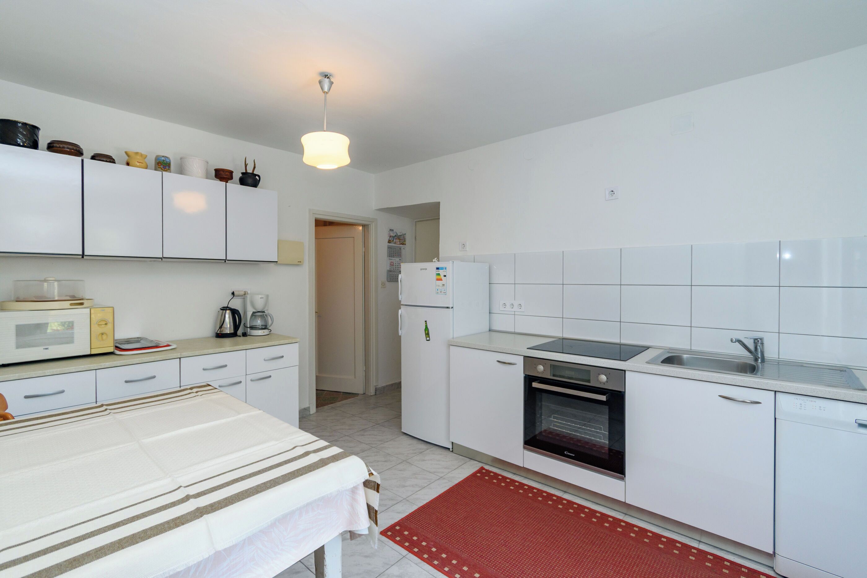 Rumah | Dapur pribadi | Lemari es, microwave, oven, dan kompor