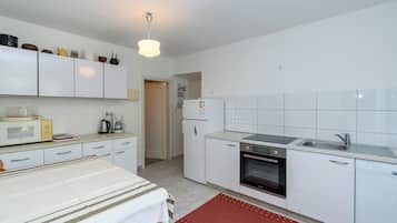 Rumah | Dapur pribadi | Lemari es, microwave, oven, dan kompor